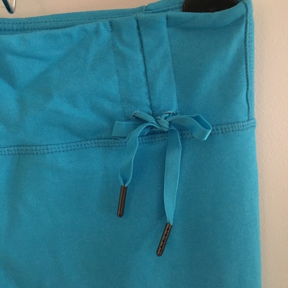 Kyodan turquoise blue knee length capri pants - Picture 3 of 7
